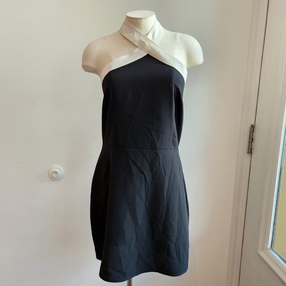 superdown Brielle Cross Front Dress in Black & White - Picture 3 of 3